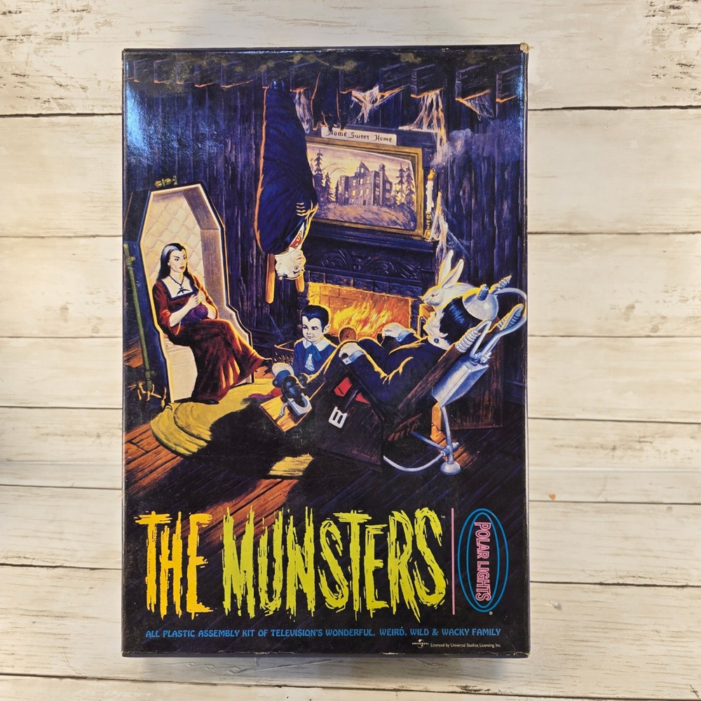 Polar Lights The Munsters All Plastic Assembly Kit Model 5013 Playing Mantis